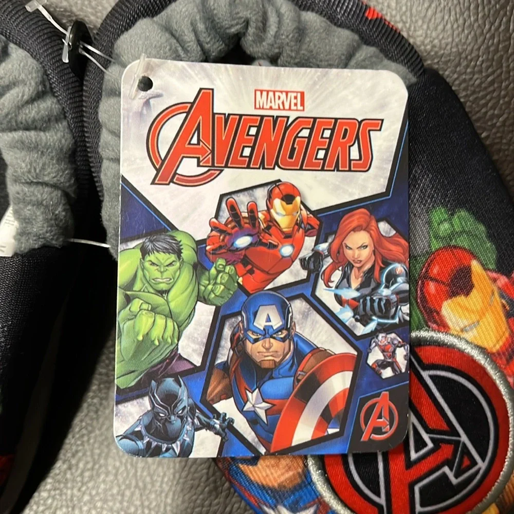 NWT MARVEL Kids Avengers Slippers size S/5-6. Capt. American, Iron Man, Hulk